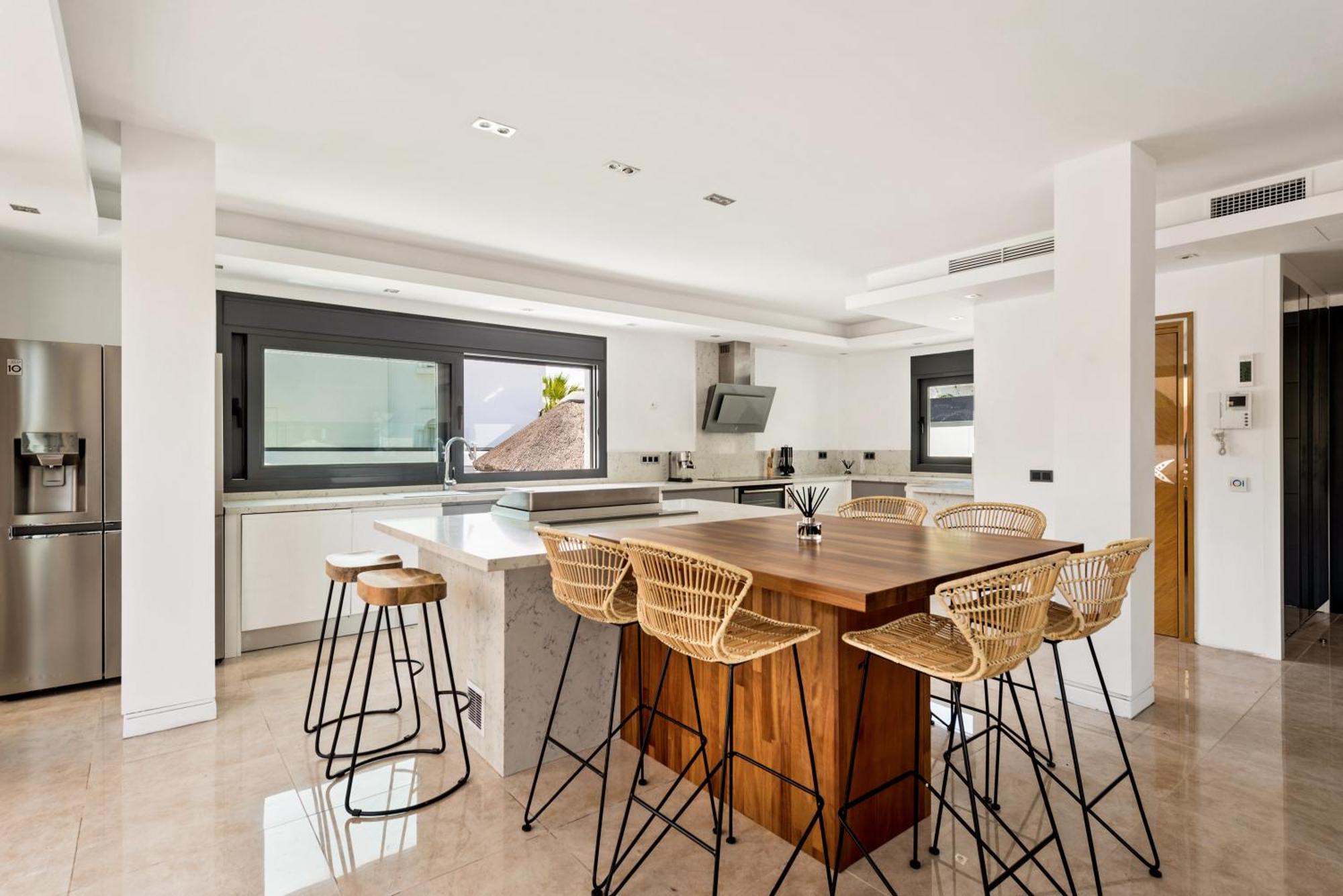 Villa Banus - - Just A Few Steps From The Port-beach