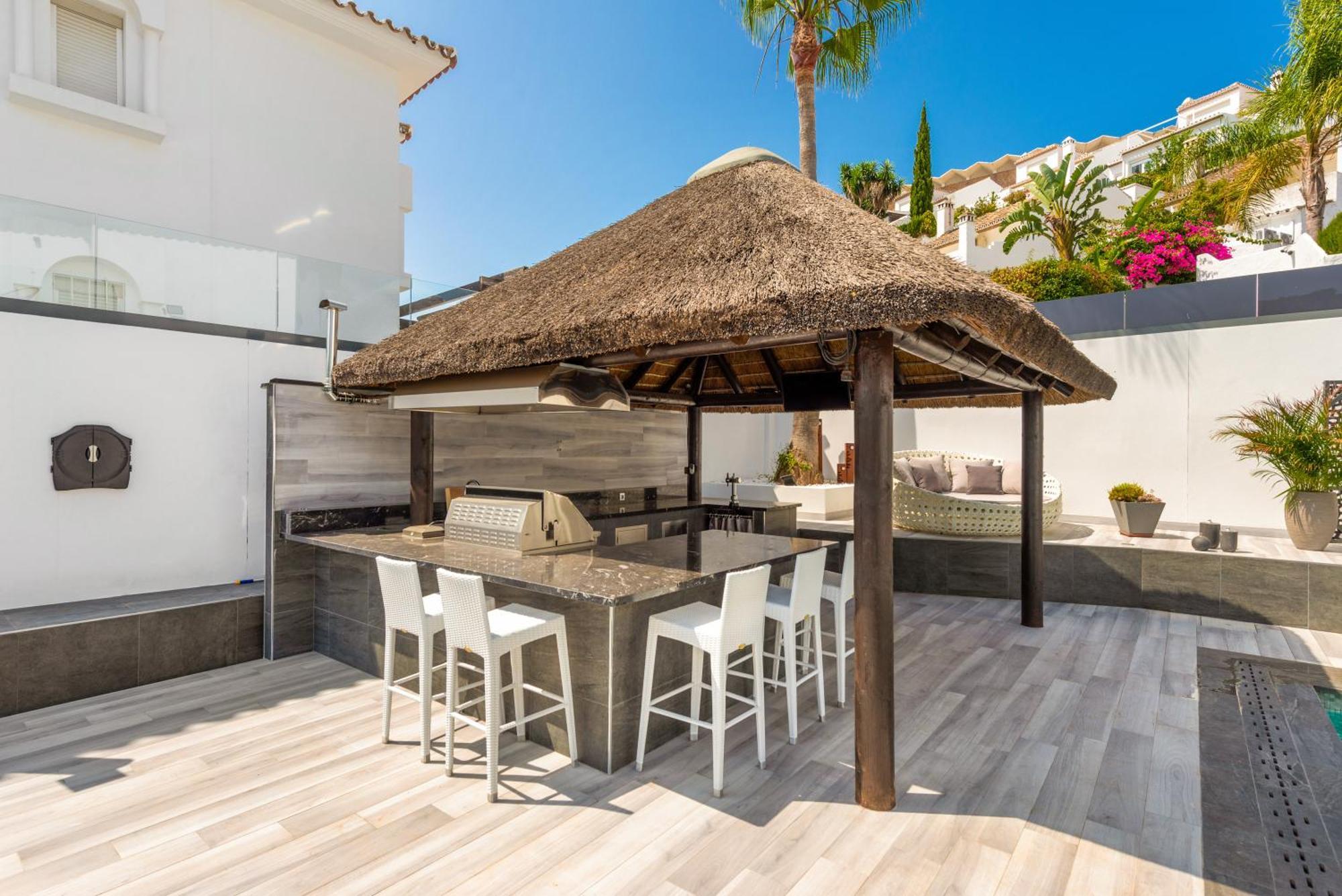 Villa Banus - - Just A Few Steps From The Port-beach Marbella