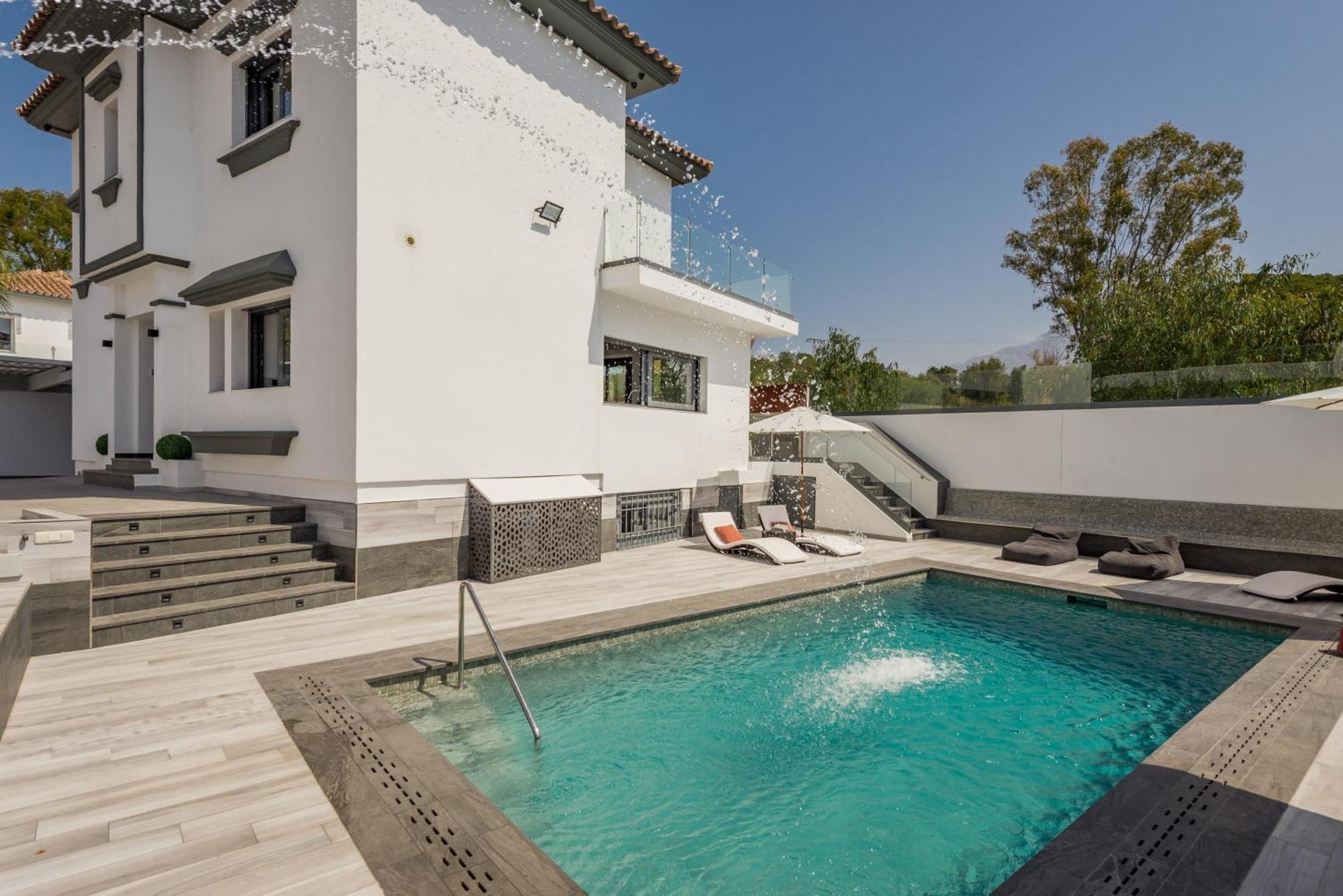 Banus - - Just A Few Steps From The Port-beach *